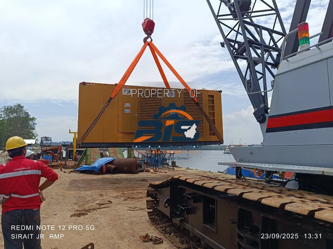 Genset kapasitas besar dalam canopy heavy duty untuk kebutuhan daya kritikal