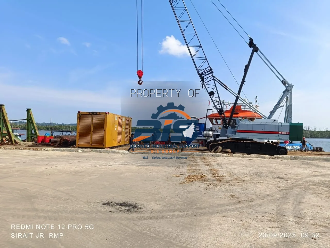 Unit genset siap dimobilisasi dari Balikpapan ke lokasi pekerjaan