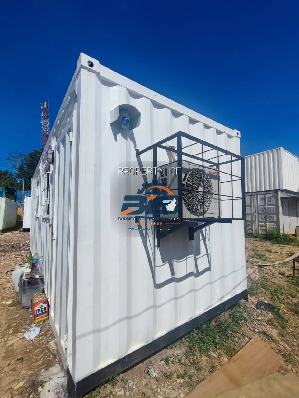Unit office container hasil fabrikasi di workshop Balikpapan sebelum pengiriman ke lokasi proyek