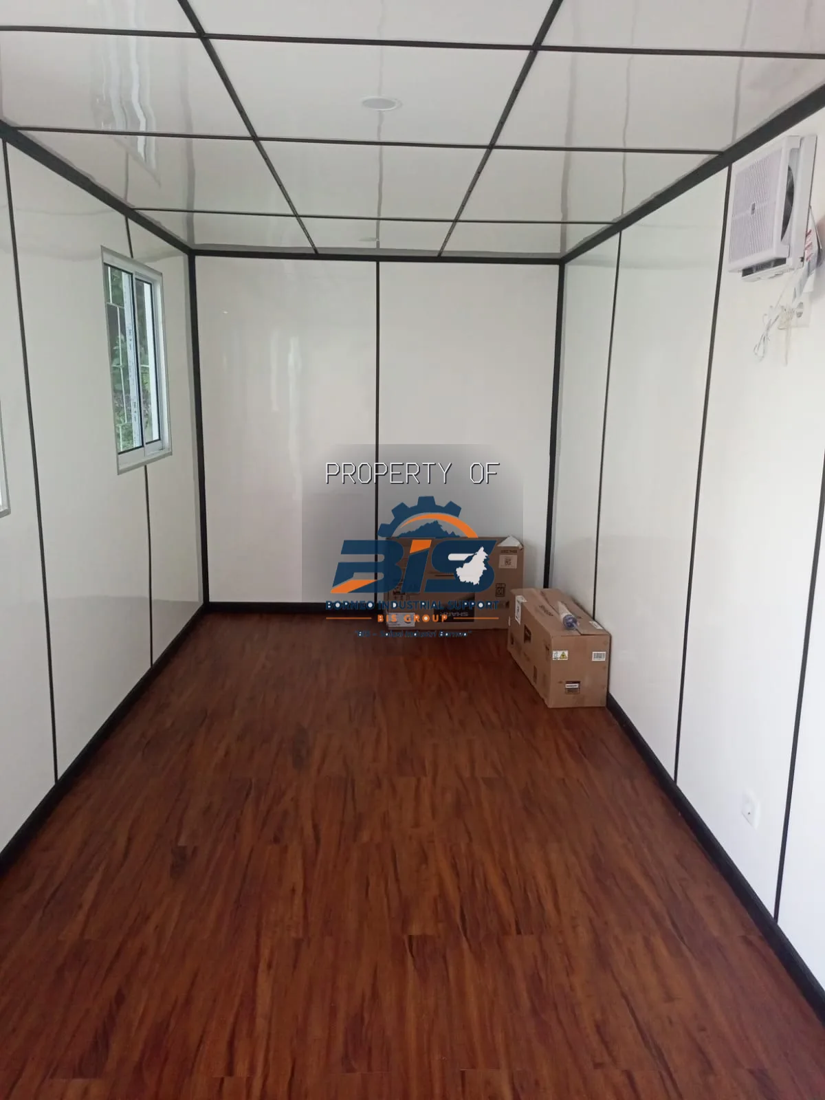 Unit hasil fabrikasi workshop yang disiapkan untuk pengiriman jarak jauh